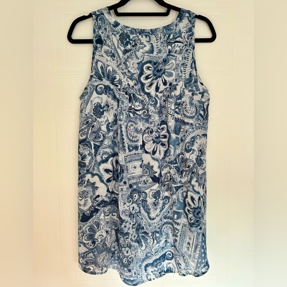 Sleeveless Top - Picture 2 of 3